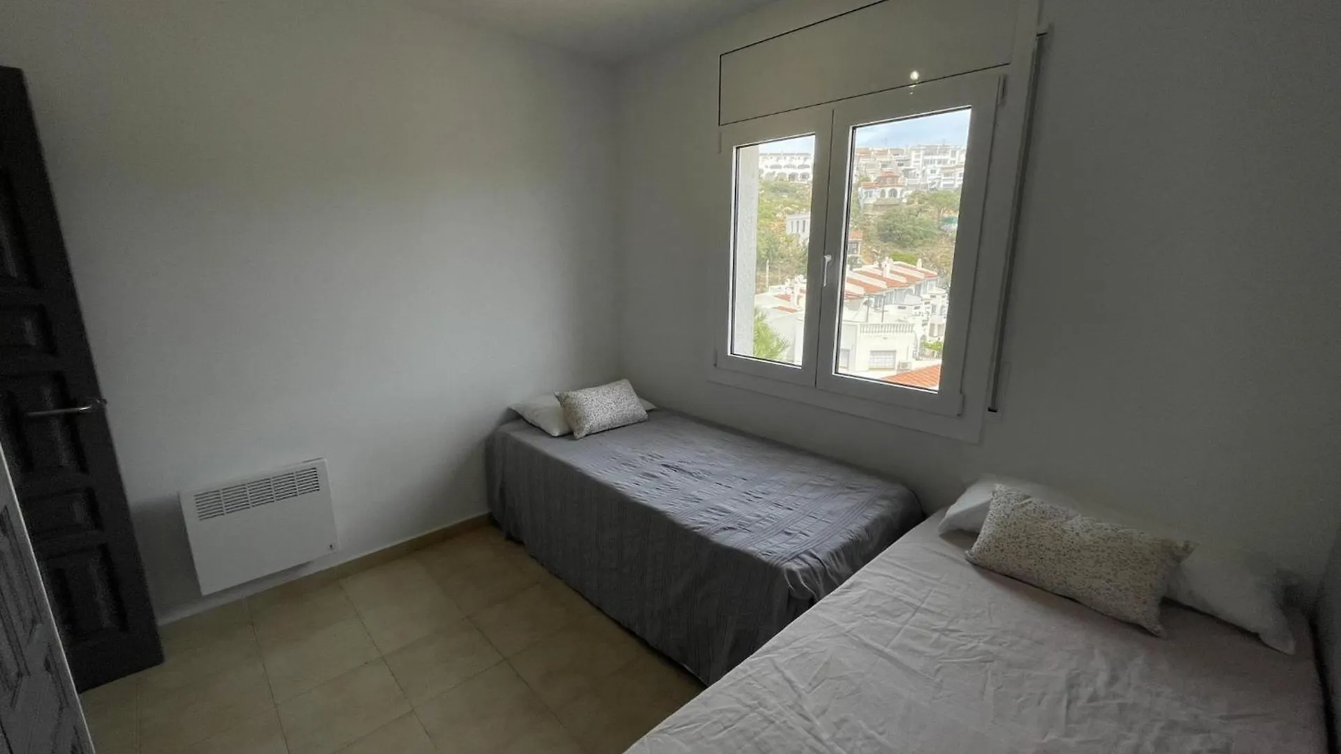 Garbinell Apartment Roses Spain